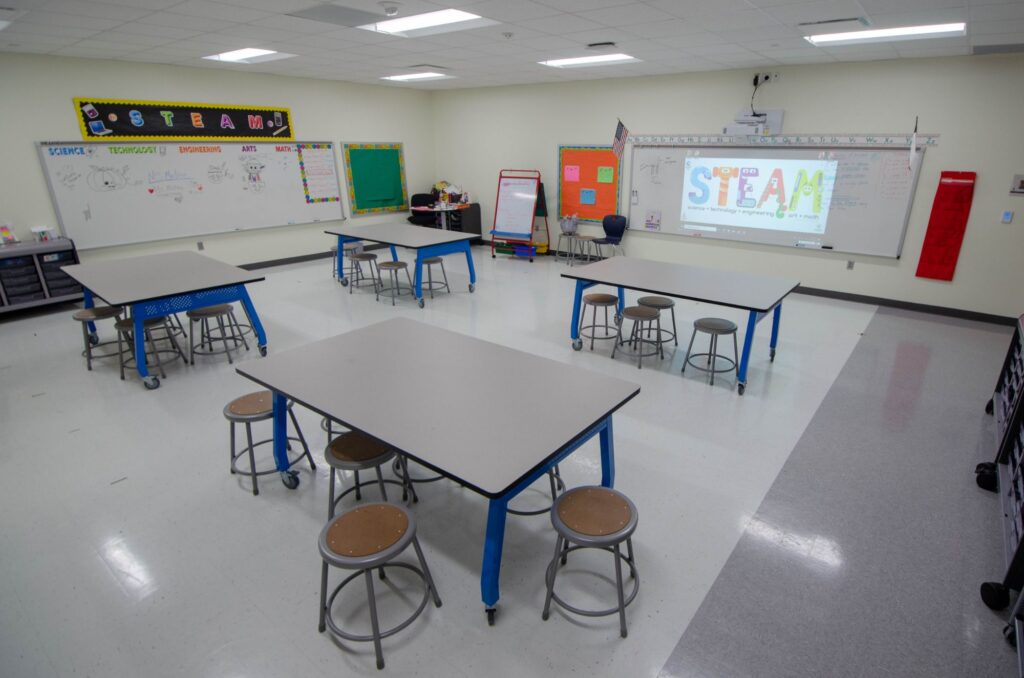 Lone Star Furnishings - Texas School Furniture - DSC 0038 2