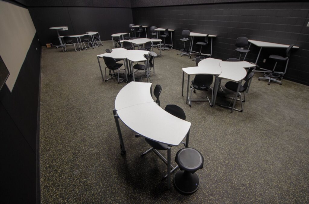 Lone Star Furnishings - Texas School Furniture - DSC 0092 1