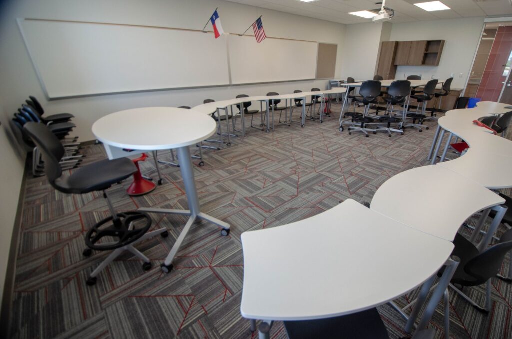 Lone Star Furnishings - Texas School Furniture - DSC 0571