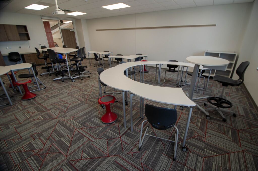 Lone Star Furnishings - Texas School Furniture - DSC 0579