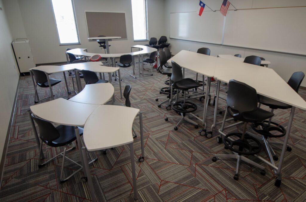 Lone Star Furnishings - Texas School Furniture - DSC 0589