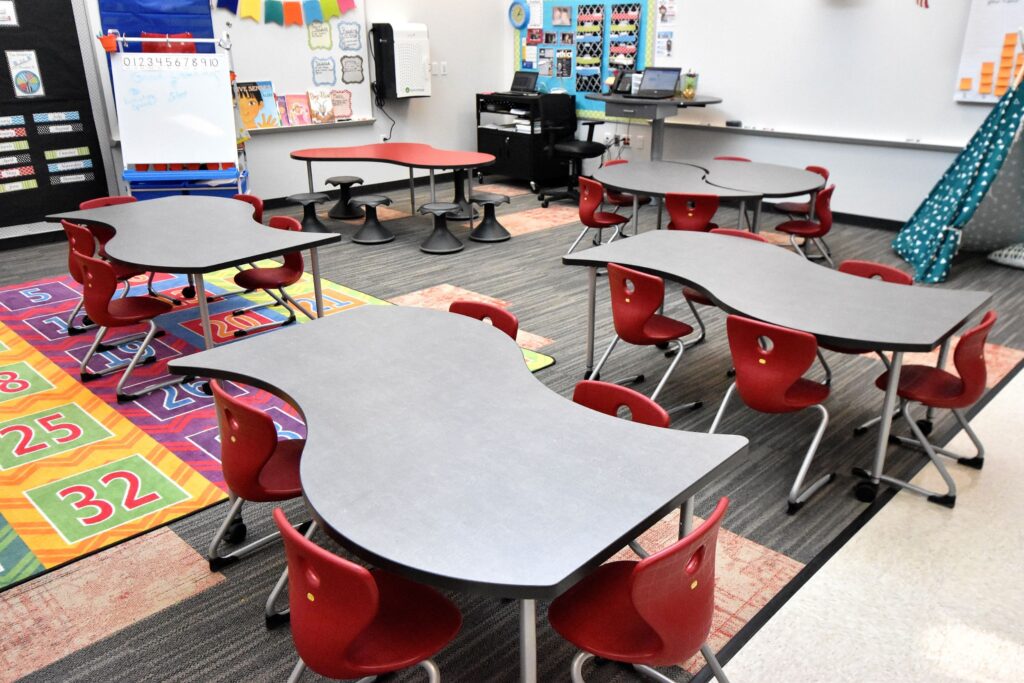 Lone Star Furnishings - Texas School Furniture - DSC 0042